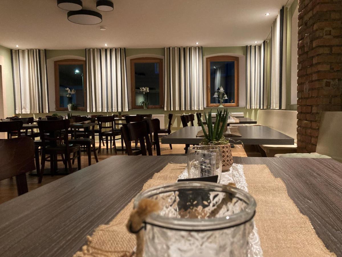Buergerhausloewen Hotell Philippsburg Eksteriør bilde